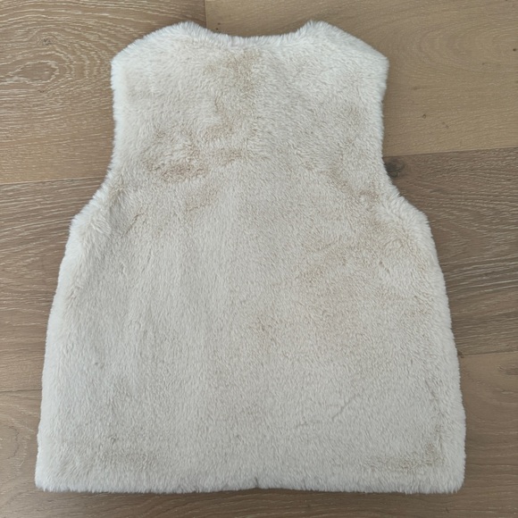Zara Kids Faux Fur Vest with Snap button Closure size 8-9 - Picture 8 of 11